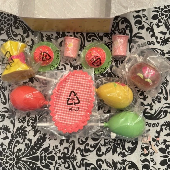 American Girl Birthday Party Set Box - Picture 5 of 5